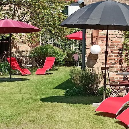 Schlossparkferienwohnungen Rheinsberg Mit Garten Exterior foto