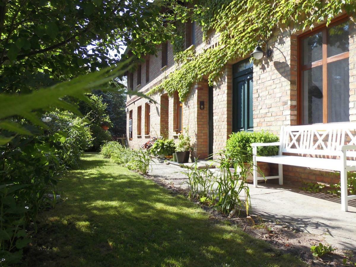 Schlossparkferienwohnungen Rheinsberg Mit Garten Exterior foto